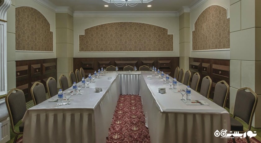 سالن همایش و جلسات